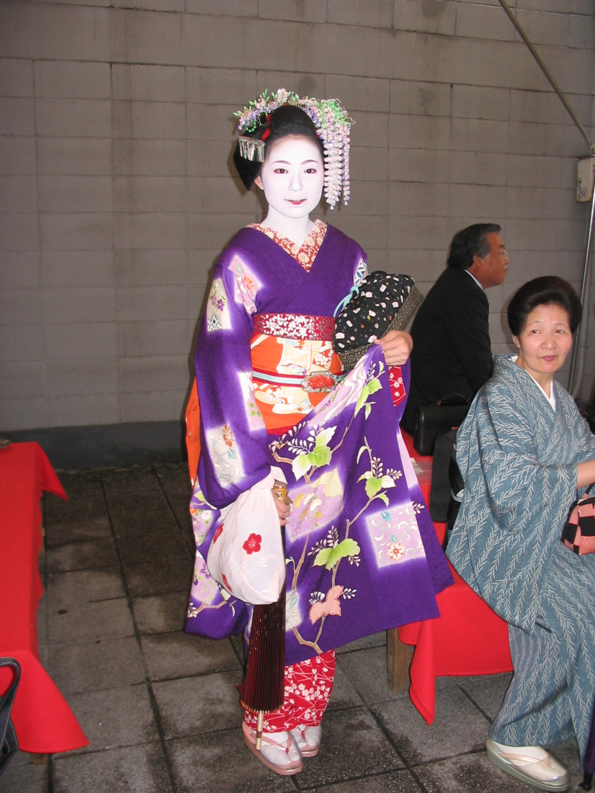 maiko in a purple dress with flowers in her hair