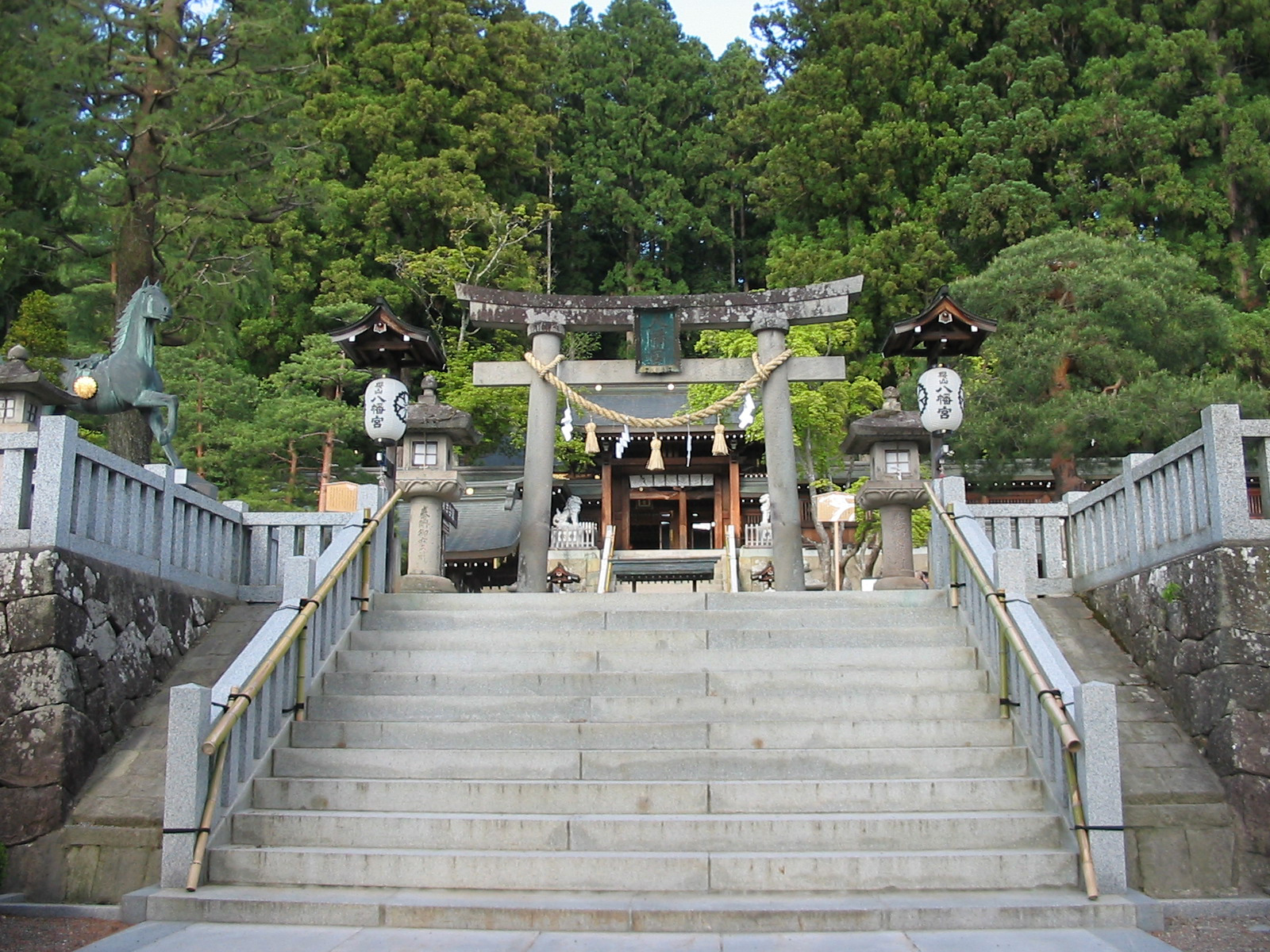 steps leading up to the shrine