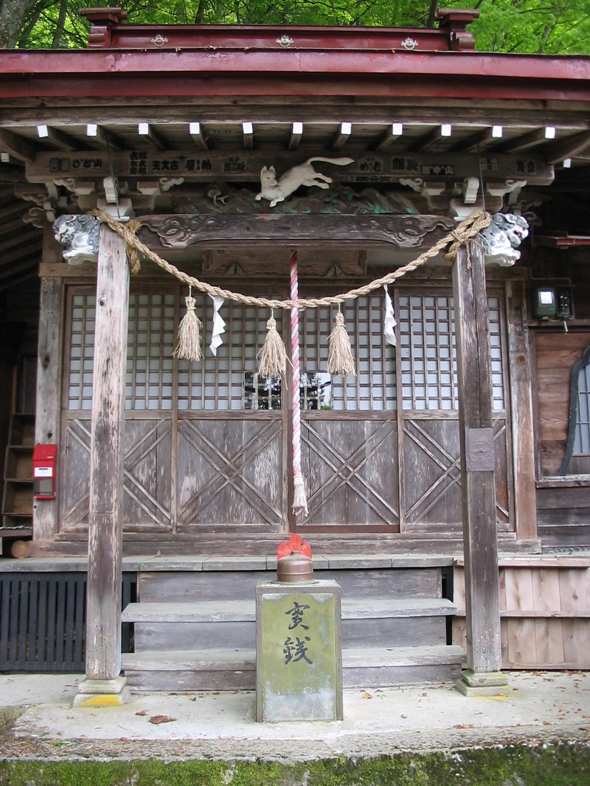 gate to temple doors with animal statue above doors